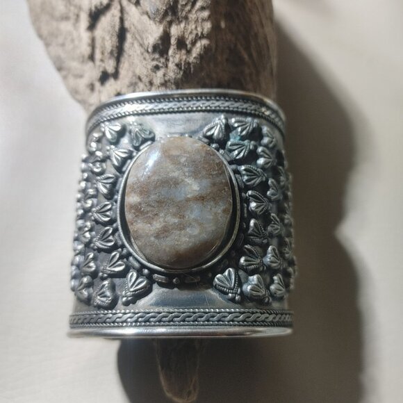 Handcrafted Silver Cuff Bracelet Intricate Floral Design Stone Natural Accent - Picture 10 of 10